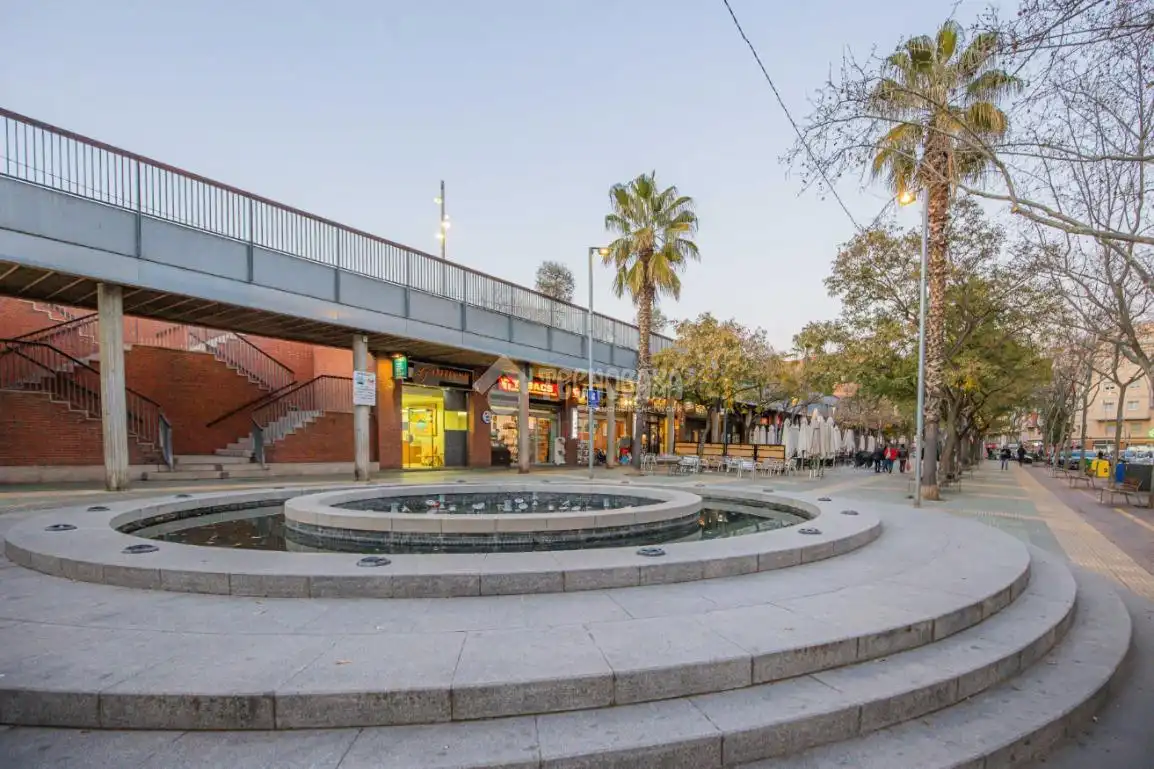 Außenansicht von Wohnung zum Verkauf in Esplugues de Llobregat mit Terrasse