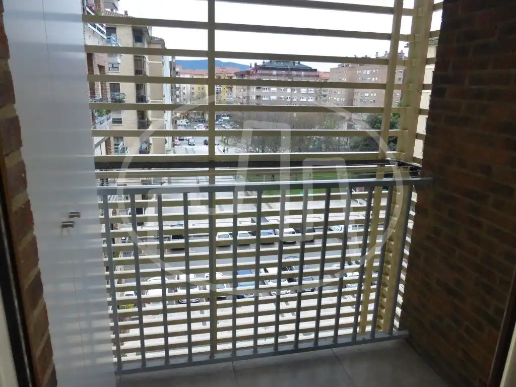 Piso de alquiler en Calle Serafín Olave, Iturrama