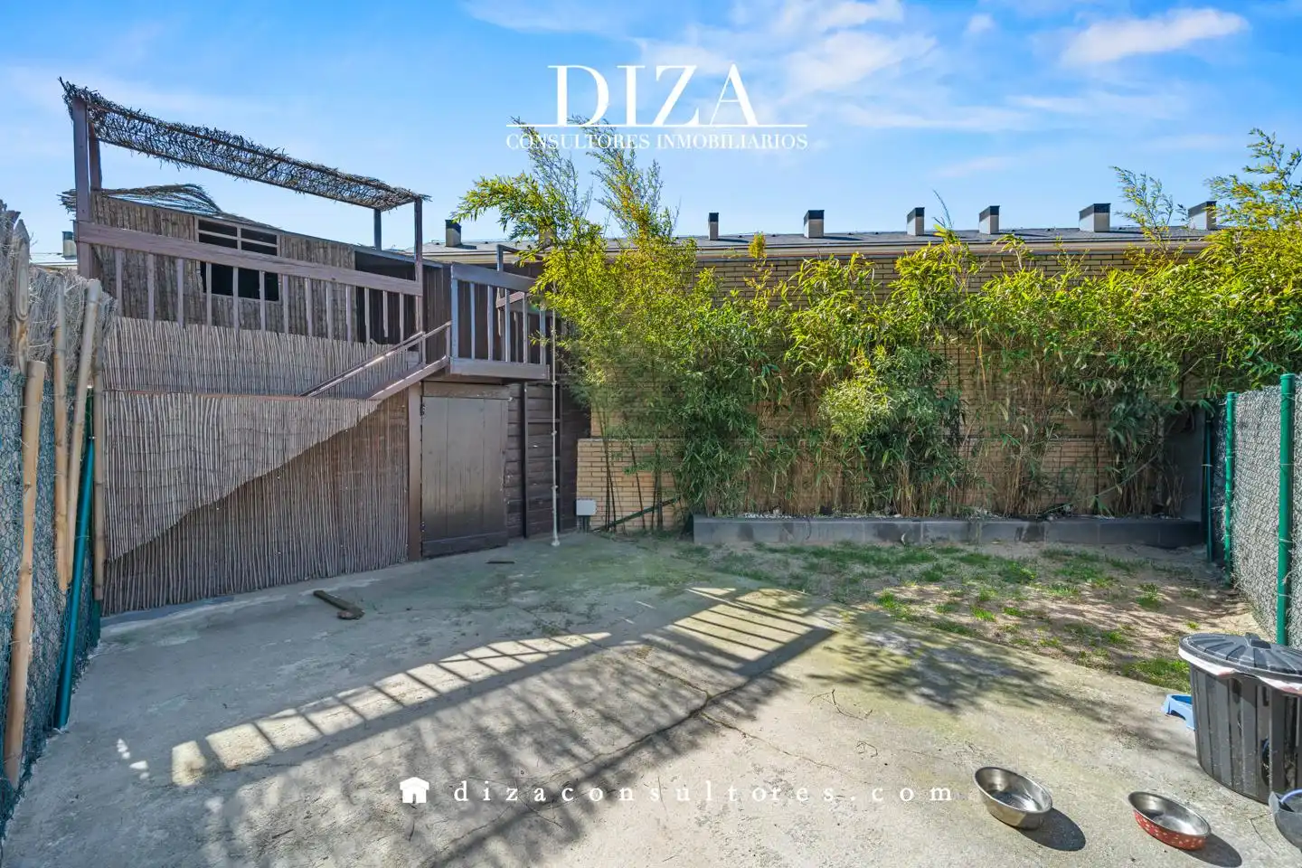 Vista exterior de Casa adosada en venda en Pozuelo de Alarcón amb Aire condicionat, Calefacció i Jardí privat
