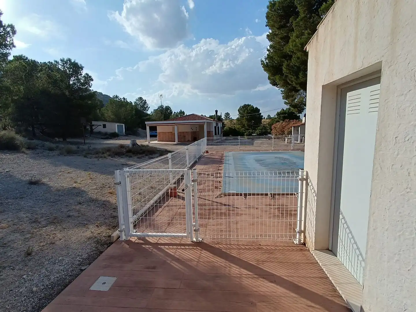 Vista exterior de Casa o xalet en venda en Yecla amb Aire condicionat, Jardí privat i Terrassa