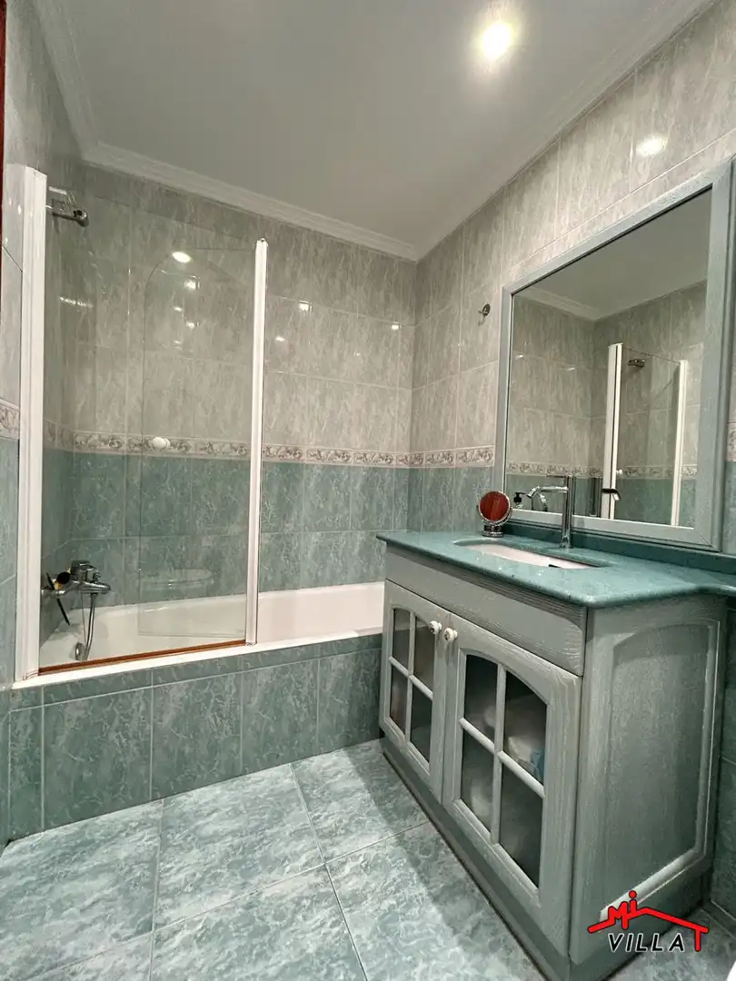 Baño de Casa o chalet en venta en Laredo con Calefacción y Amueblado