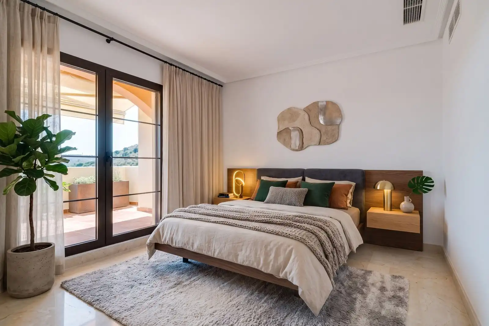 Bedroom of Flat for sale in Benahavís  with Air Conditioner, Terrace and Alarm