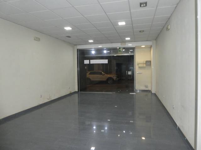 Local comercial en Alquiler en Riu Sud