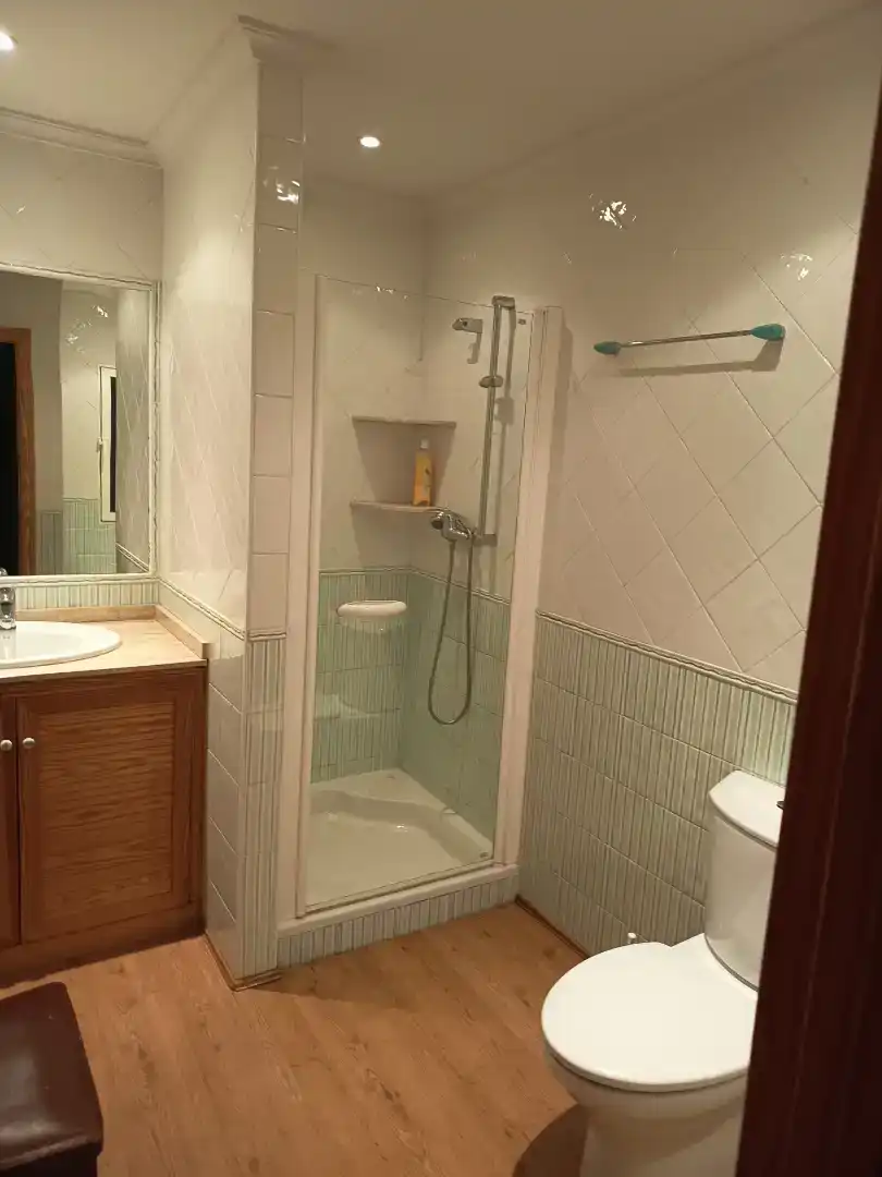 Baño de Piso para compartir en Ciudad Real con Aire acondicionado, Parquet y Amueblado