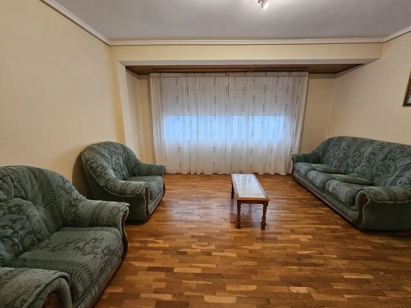 Sala d'estar de Pis de lloguer en A Coruña Capital  amb Calefacció i Moblat