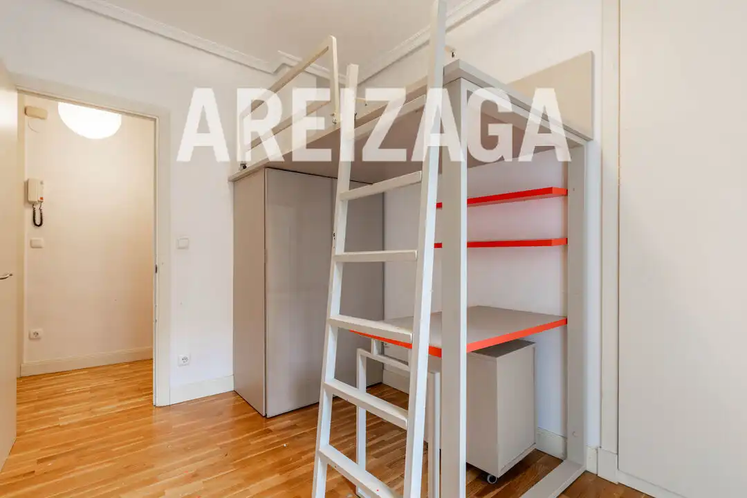 Habitación de Piso en venta en Donostia - San Sebastián  con Calefacción y Balcón