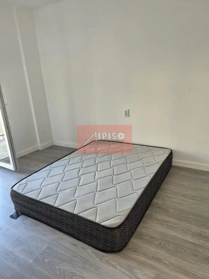 Habitación de Piso de alquiler en Ourense Capital  con Calefacción, Trastero y Amueblado