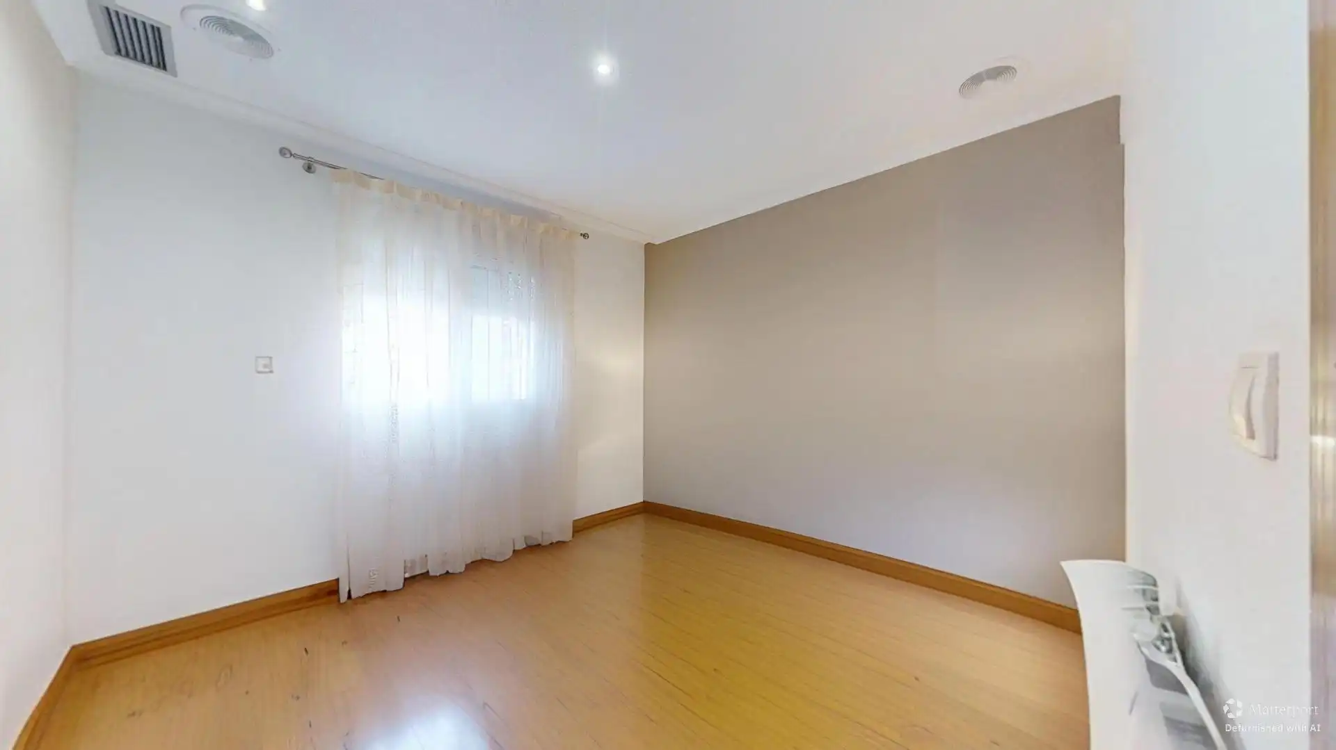 Einfamilien-Reihenhaus zum Verkauf in Elche / Elx mit Privatgarten, Terrasse und Gemeinschaftspool