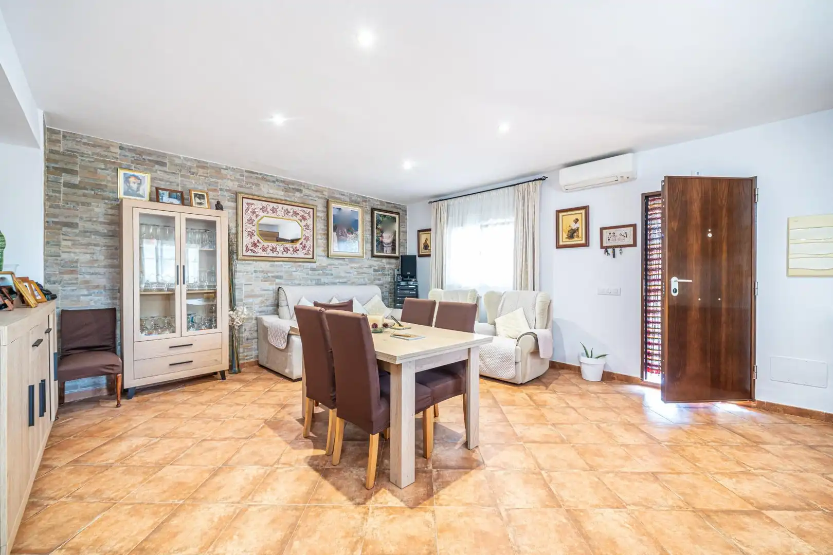 Sala de estar de Finca rústica en venta en  Palma de Mallorca con Aire acondicionado, Calefacción y Jardín privado