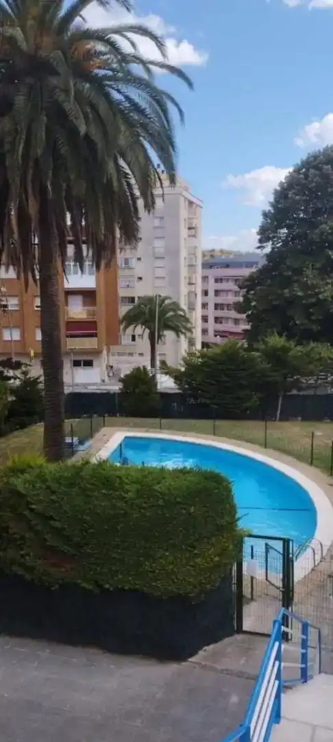 Piscina de Pis de lloguer en Castro-Urdiales amb Piscina i Balcó