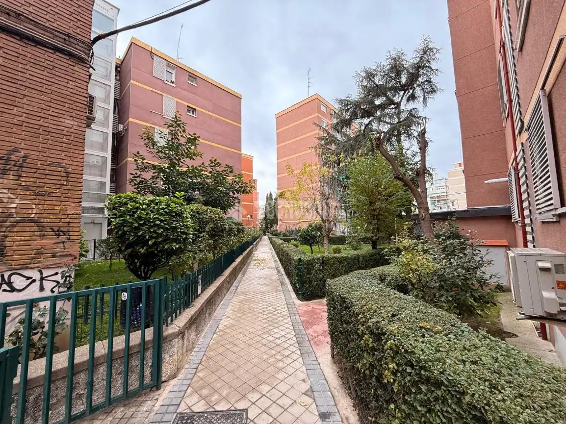 Vista exterior de Piso en venta en Madrid con Calefacción y Terraza