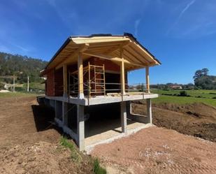 Vista exterior de Casa o xalet en venda en Llanes amb Jardí privat i Terrassa