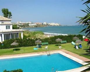 Piscina de Pis de lloguer en Estepona amb Aire condicionat, Jardí privat i Terrassa