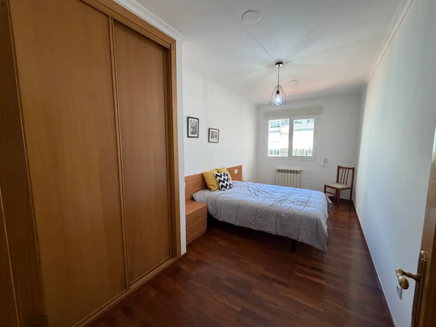 Habitación de Apartamento de alquiler en Lugo con Calefacción, Parquet y Trastero