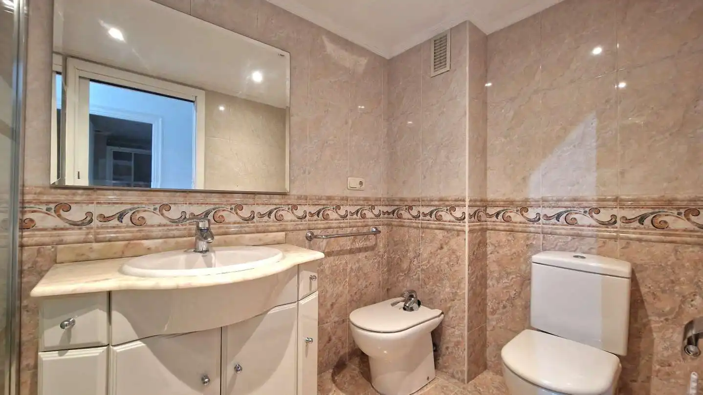 Baño de Piso de alquiler en Donostia - San Sebastián  con Terraza y Balcón