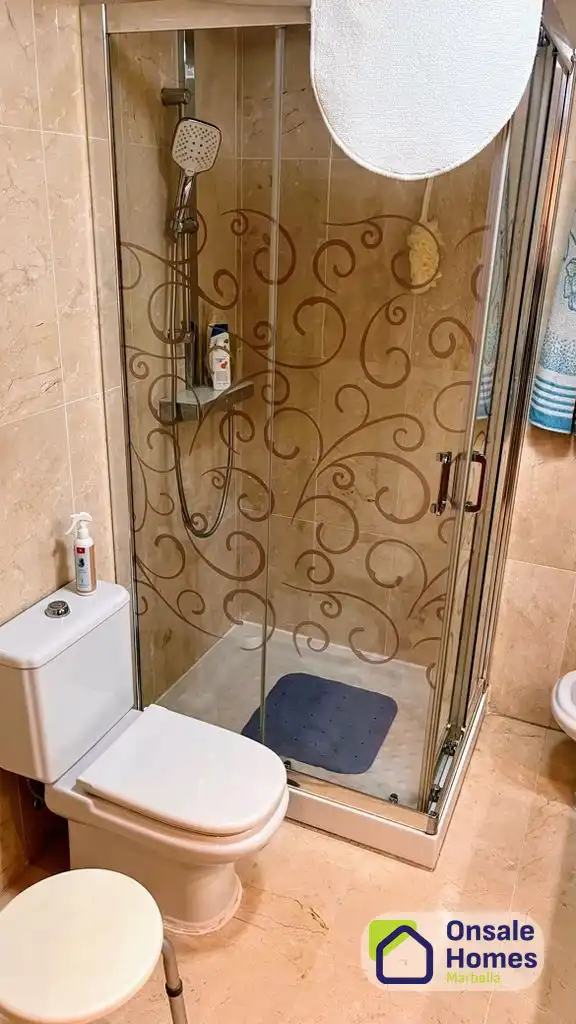 Bathroom of Flat for sale in Marbella Centro