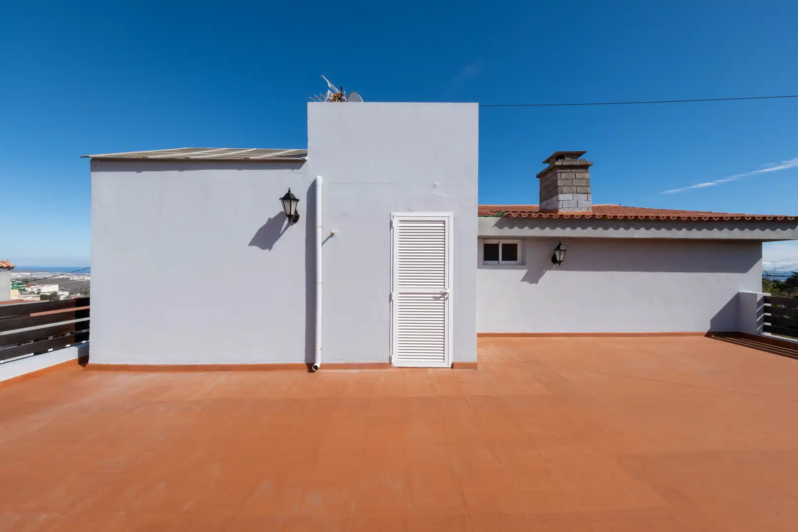 Vista exterior de Casa o xalet en venda en Las Palmas de Gran Canaria amb Jardí privat, Terrassa i Traster
