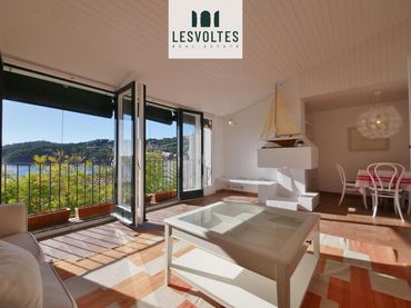 Casa con balcone in affitto a Carrer Gravina