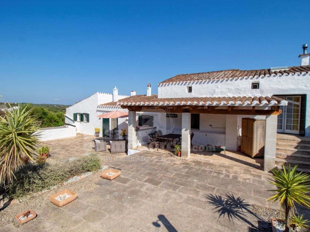 Außenansicht von Country house zum verkauf in Alaior mit Privatgarten und Terrasse