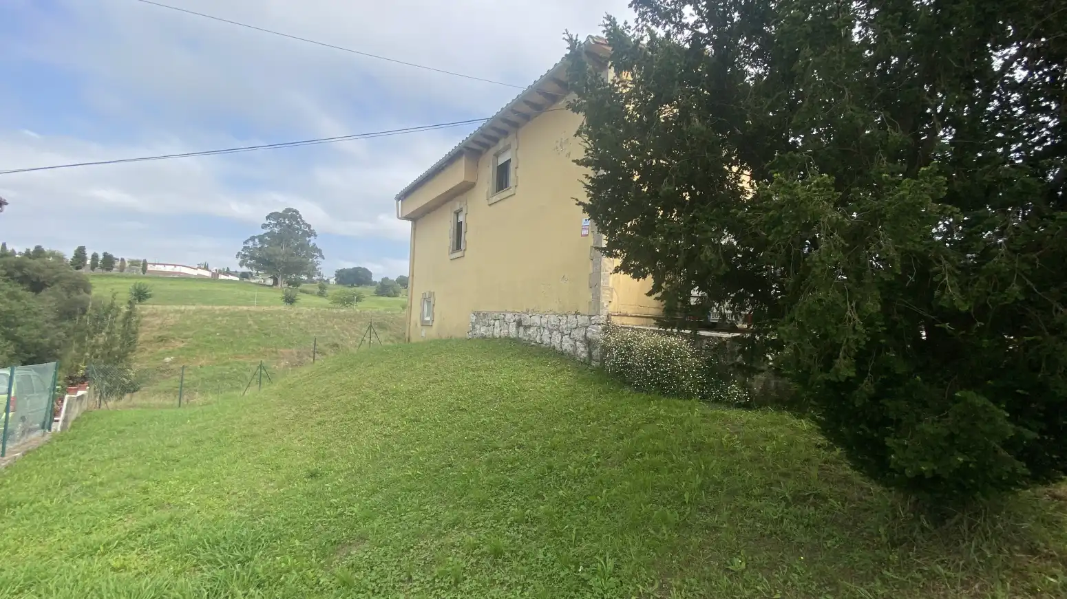 Außenansicht von Haus oder Chalet zum Verkauf in Polanco mit Heizung, Privatgarten und Parkett