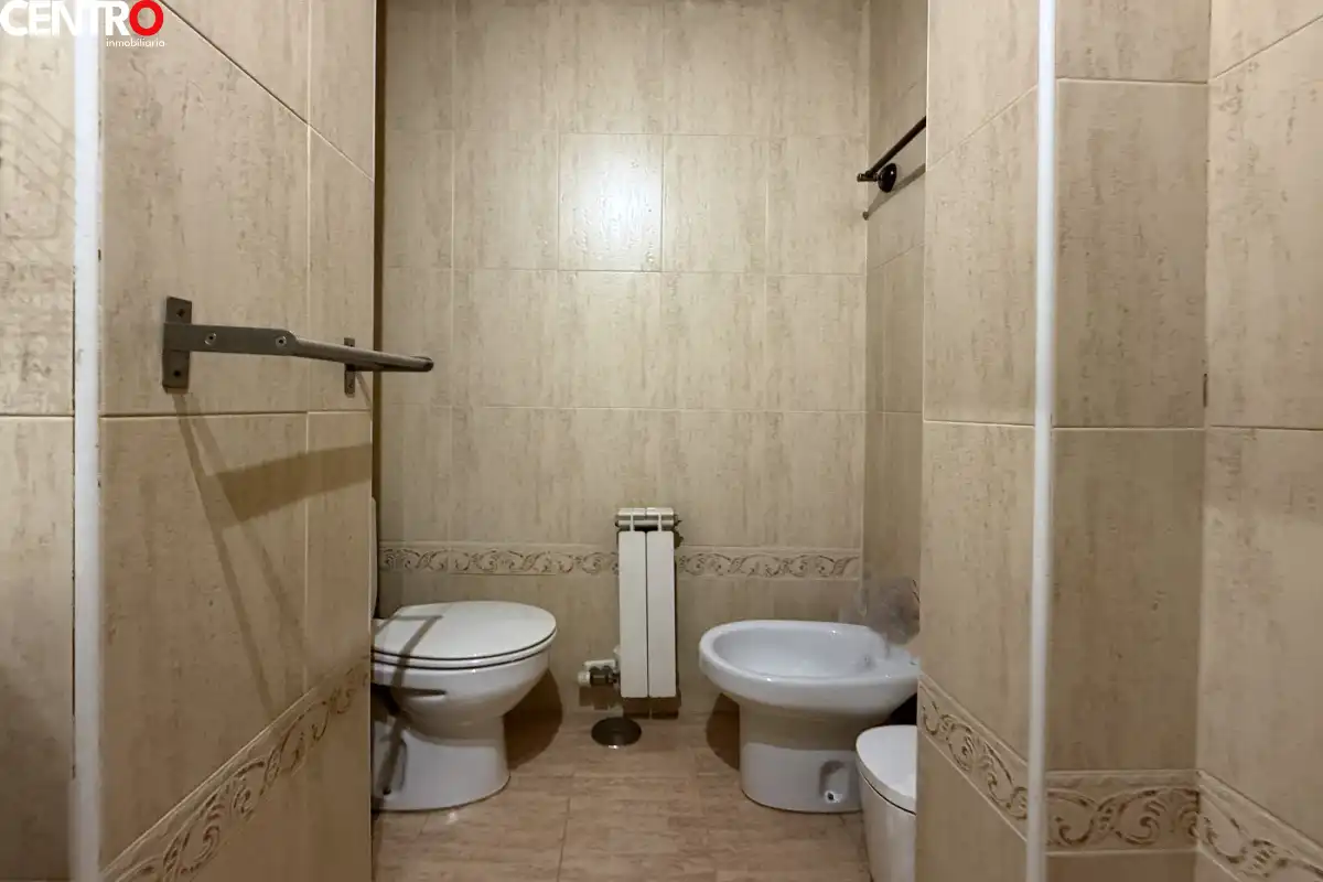 Baño de Piso en venta en Granada con Aire acondicionado, Calefacción y Jardín privado