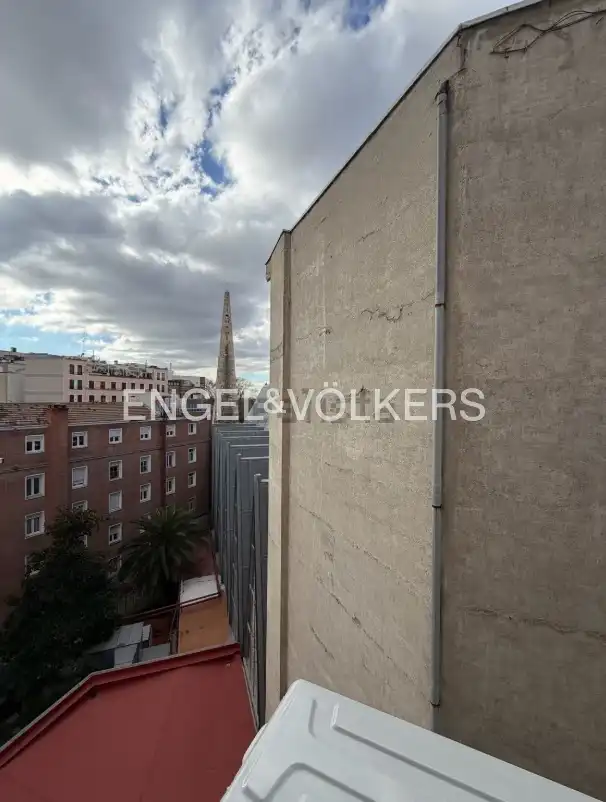 Außenansicht von Wohnung zum Verkauf in Madrid mit Klimaanlage und Heizung