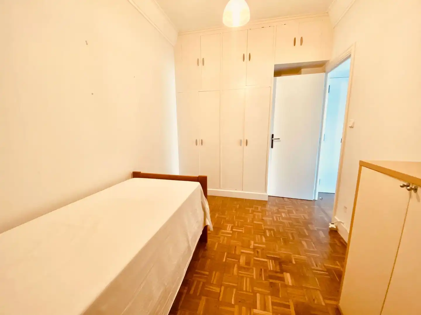 Schlafzimmer von Wohnung zur Miete in Egia 