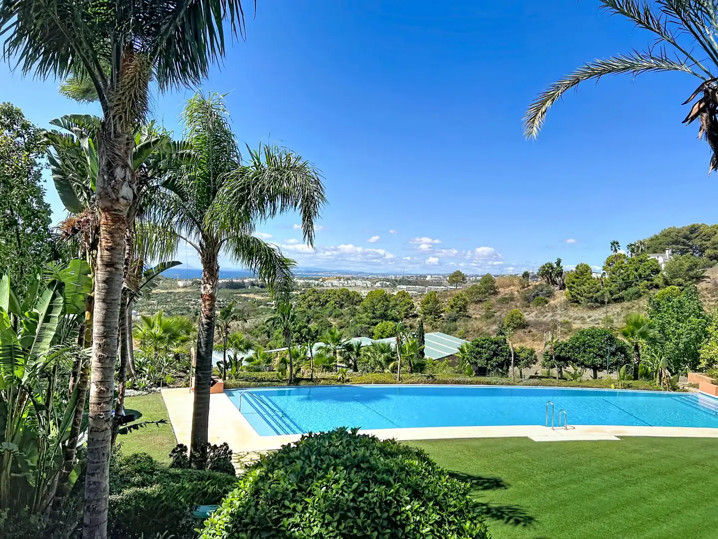 Piscina de Apartament en venda en Benahavís amb Aire condicionat i Terrassa
