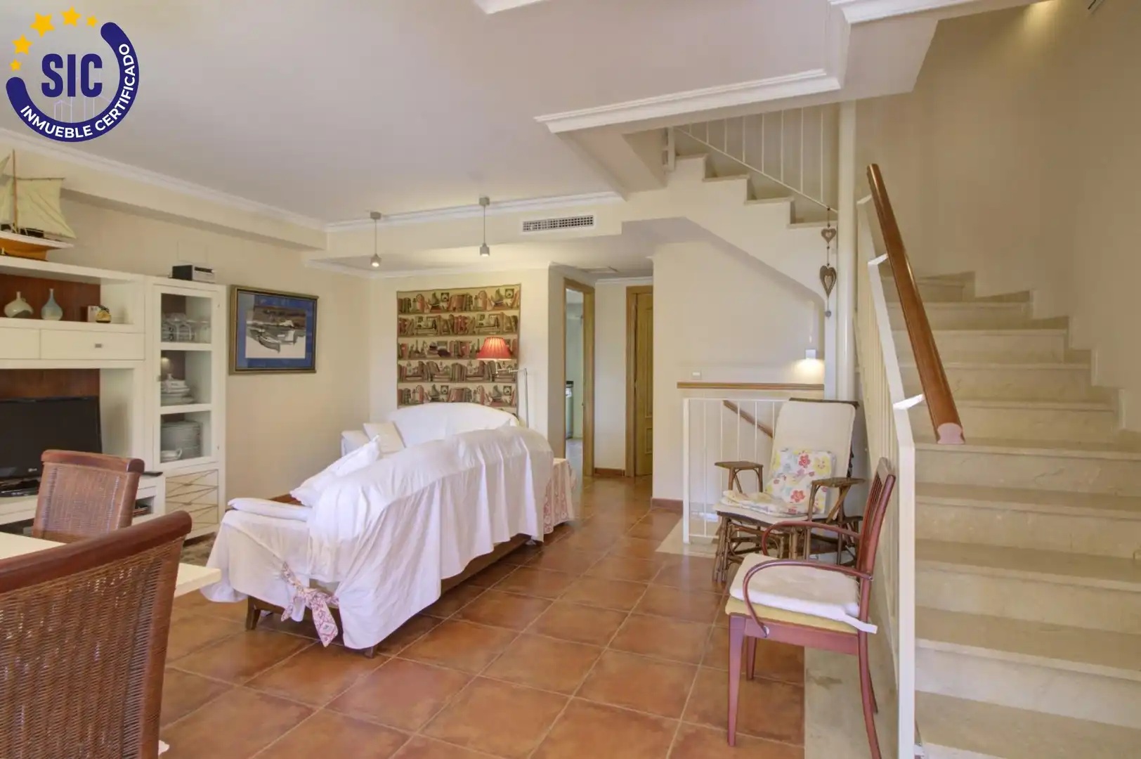 Sala d'estar de Casa adosada en venda en Sagunto / Sagunt amb Aire condicionat, Calefacció i Jardí privat