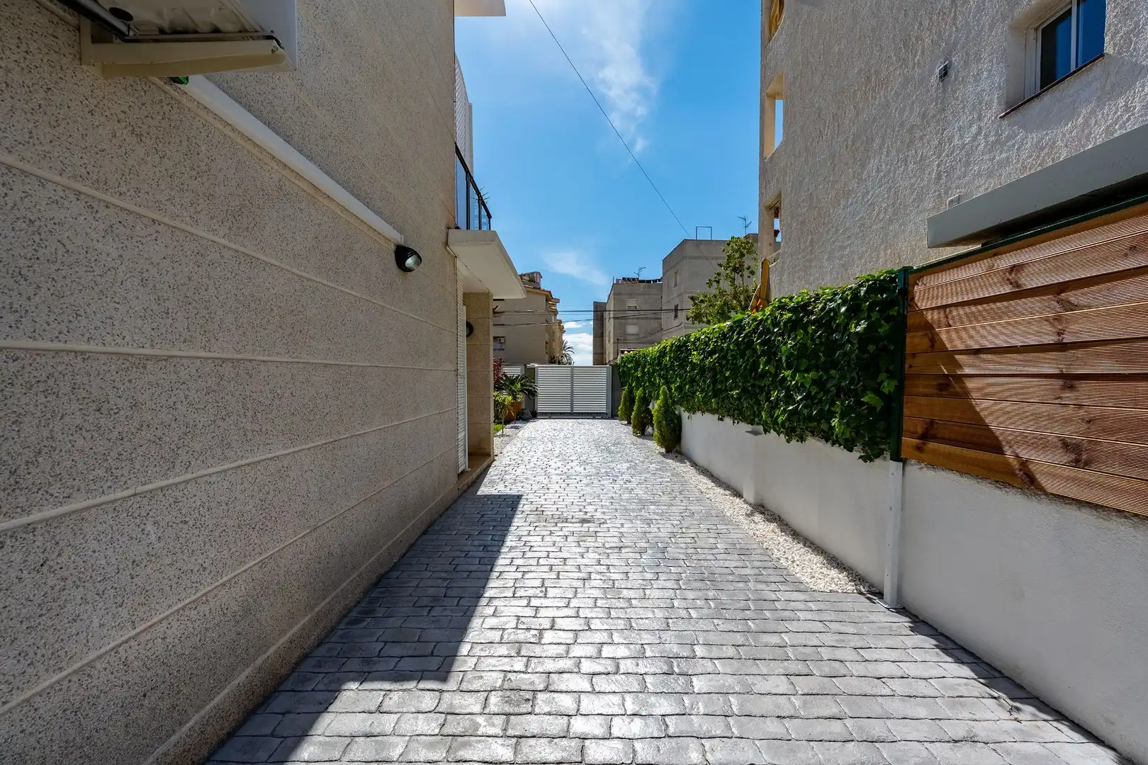 Vista exterior de Casa o chalet en venta en Cunit con Aire acondicionado, Calefacción y Jardín privado