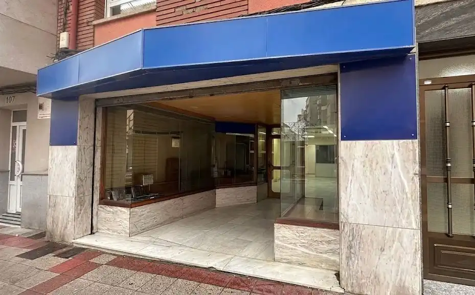 Local en venda en León Capital  amb Calefacció i Alarma
