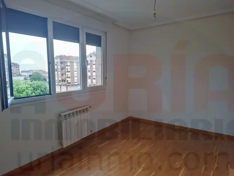 Sala d'estar de Pis en venda en Siero amb Calefacció i Parquet