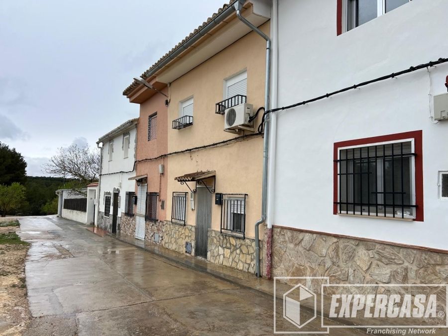 Exterior view of Single-family semi-detached for sale in Requena  with Air Conditioner and Terrace