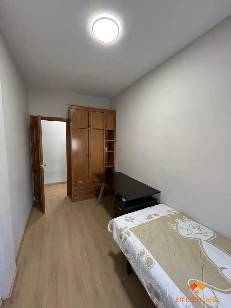 Dormitori de Pis de lloguer en Mérida amb Aire condicionat, Moblat i Balcó
