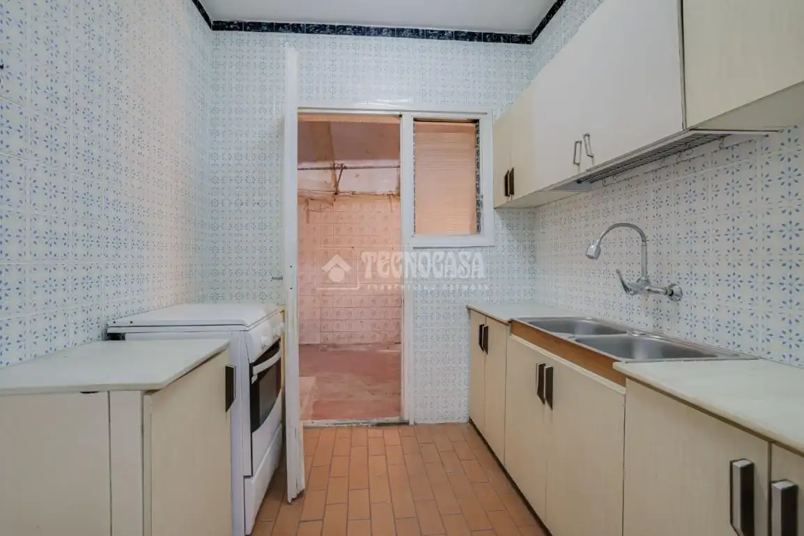 Cocina de Piso en venta en Barcelona con Jardín privado, Terraza y Balcón