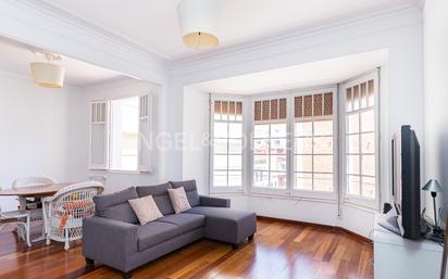 Living room of Apartment for sale in  Barcelona Capital  with Air Conditioner and Balcony