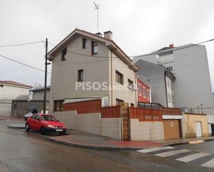 Vista exterior de Casa o xalet en venda en A Coruña Capital  amb Terrassa