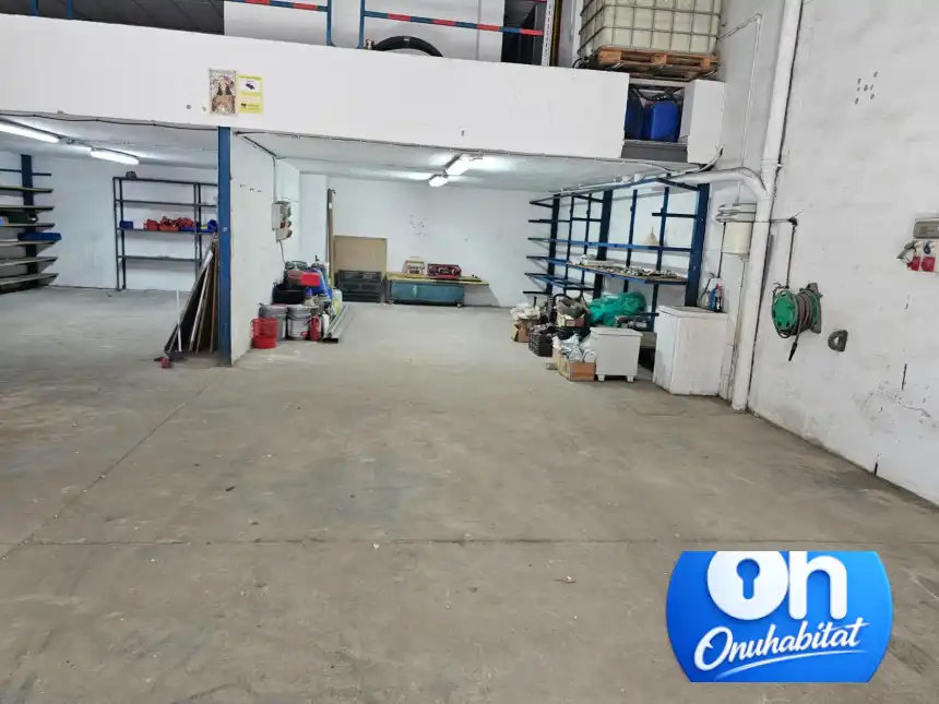Industrial building for sale in Nuevo Parque - Los Rosales - Tráfico Pesado