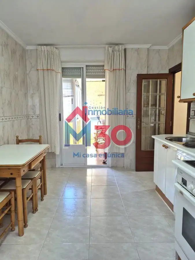 Cocina de Piso en venta en Miranda de Ebro con Calefacción, Parquet y Terraza