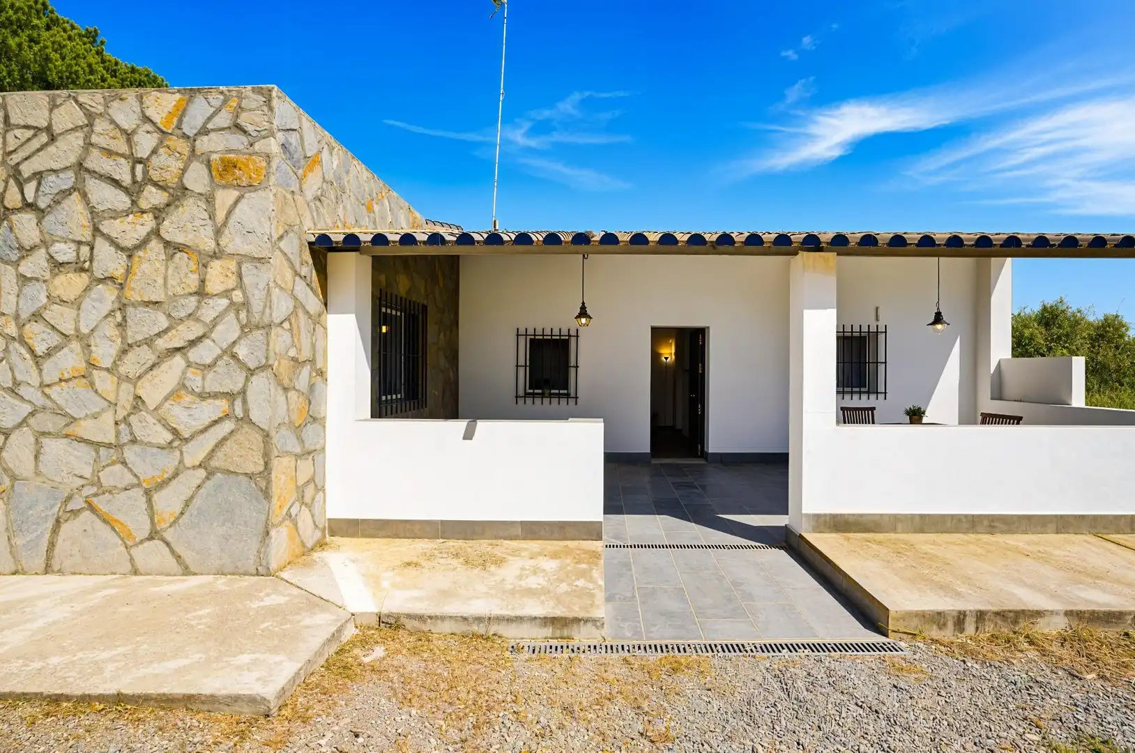 Vista exterior de Casa o chalet en venta en Chiclana de la Frontera con Trastero