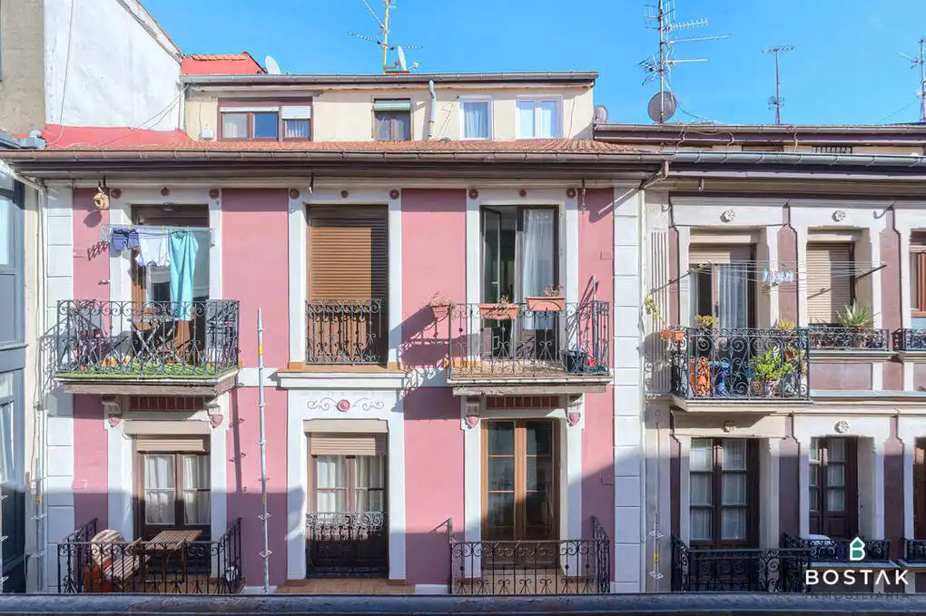 Vista exterior de Piso en venta en Bilbao  con Calefacción y Balcón
