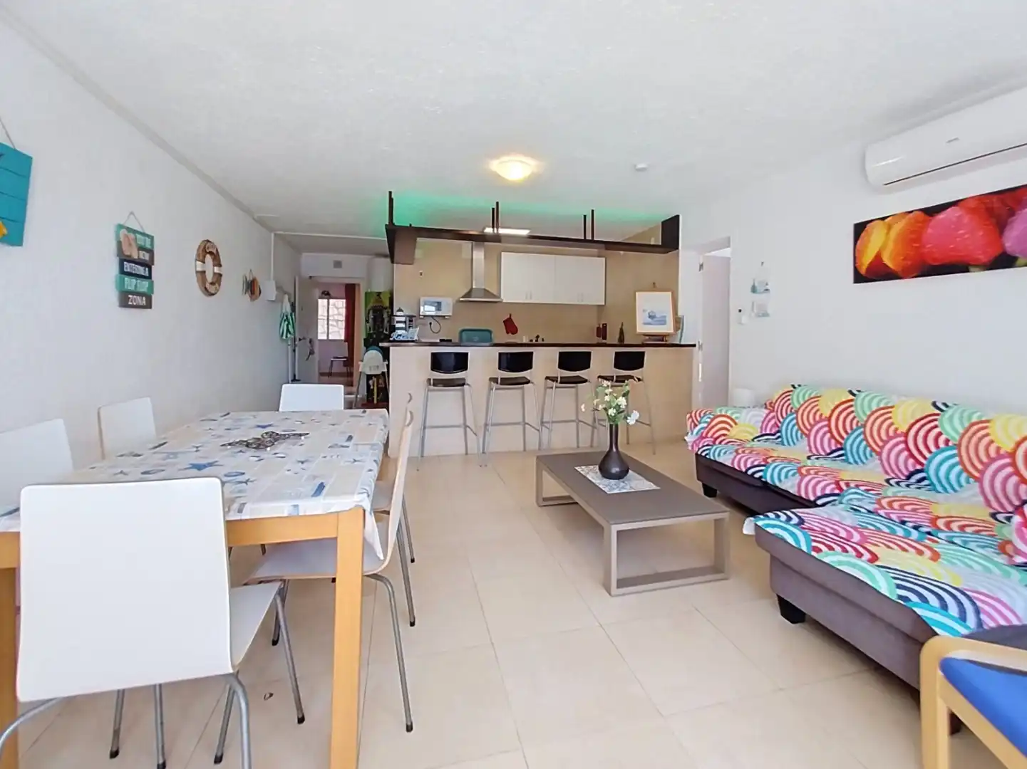 Sala d'estar de Casa o xalet en venda en La Nucia amb Aire condicionat, Jardí privat i Terrassa