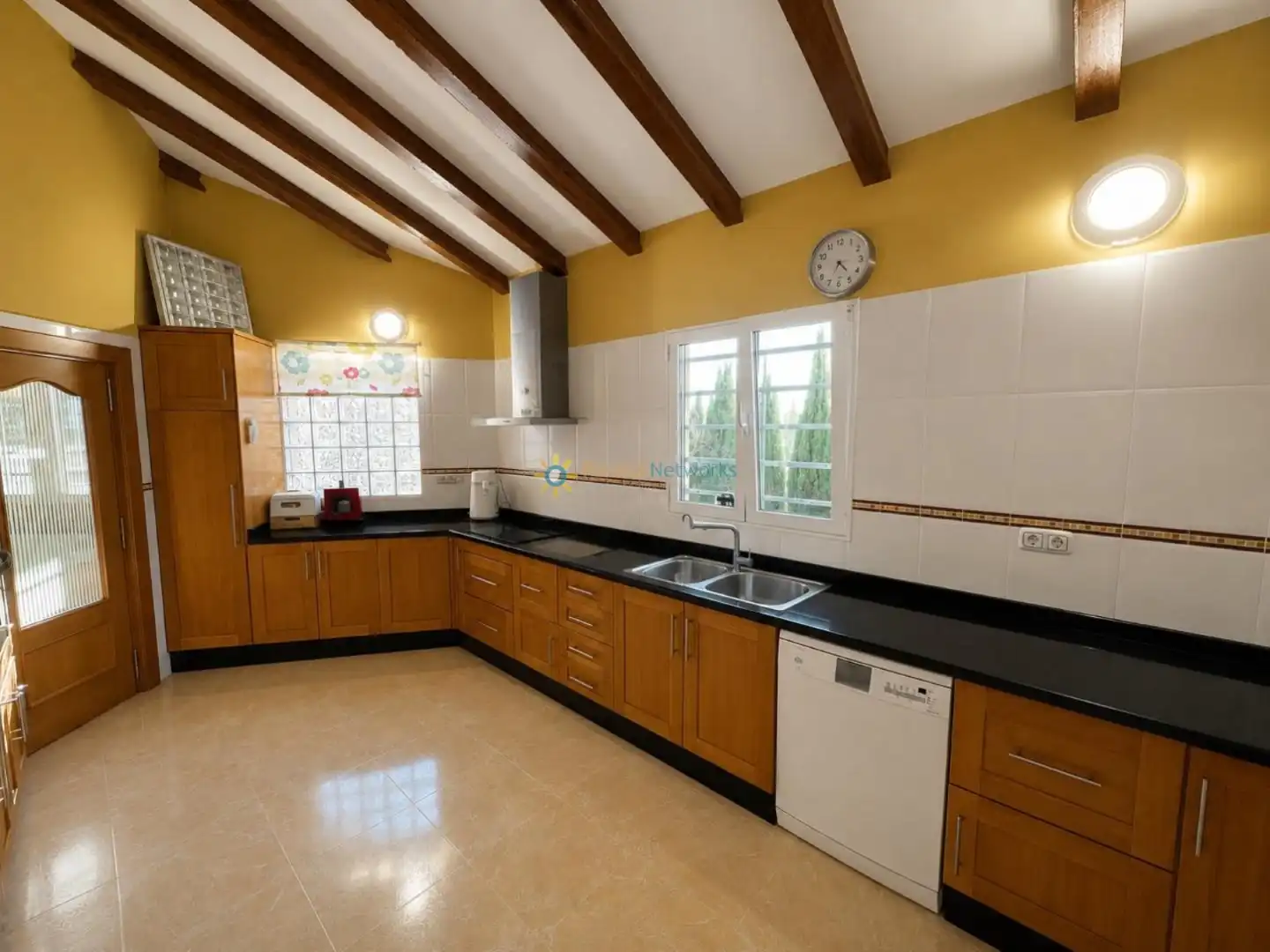 Küche von Haus oder Chalet zum Verkauf in Benigànim mit Klimaanlage, Privatgarten und Terrasse