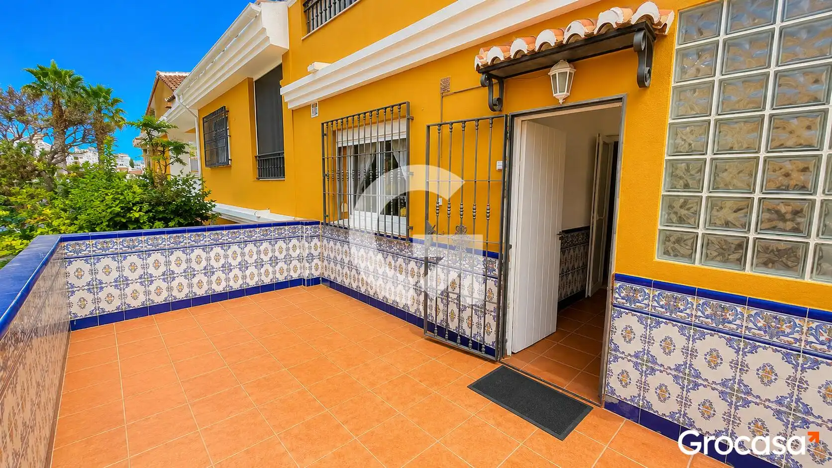 Vista exterior de Casa adosada en venda en Vélez-Málaga amb Aire condicionat, Calefacció i Jardí privat