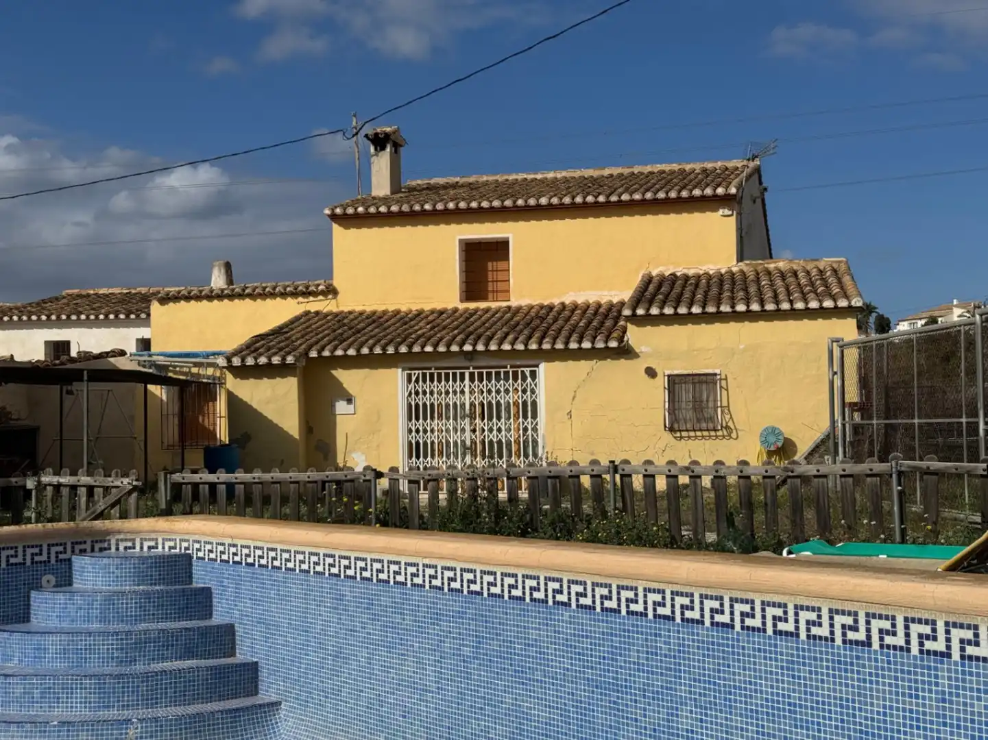 Vista exterior de Finca rústica en venda en Benissa amb Traster i Piscina