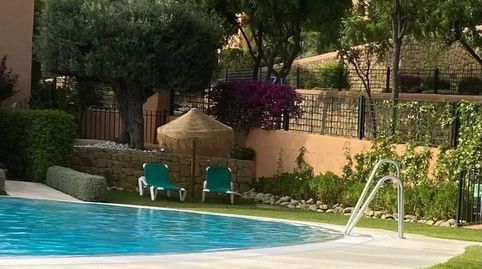 Apartamento con terraza y vistas al mar en Marbella