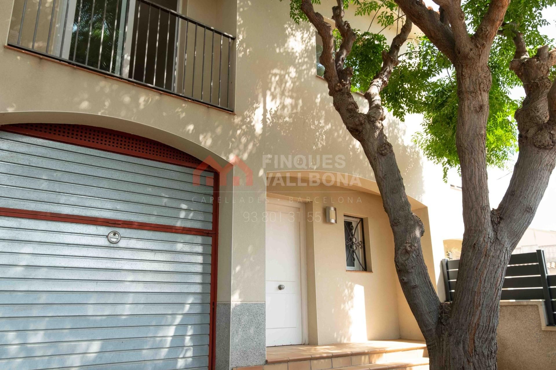 Vista exterior de Casa adosada en venta en Castellet i la Gornal con Calefacción, Jardín privado y Terraza