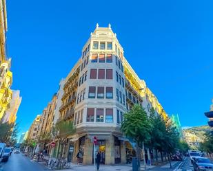 Vista exterior de Pis en venda en Donostia - San Sebastián  amb Balcó