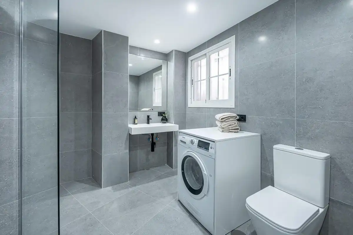 Bathroom of Flat for rent in Marbella  with Air Conditioner, Heating and Terrace