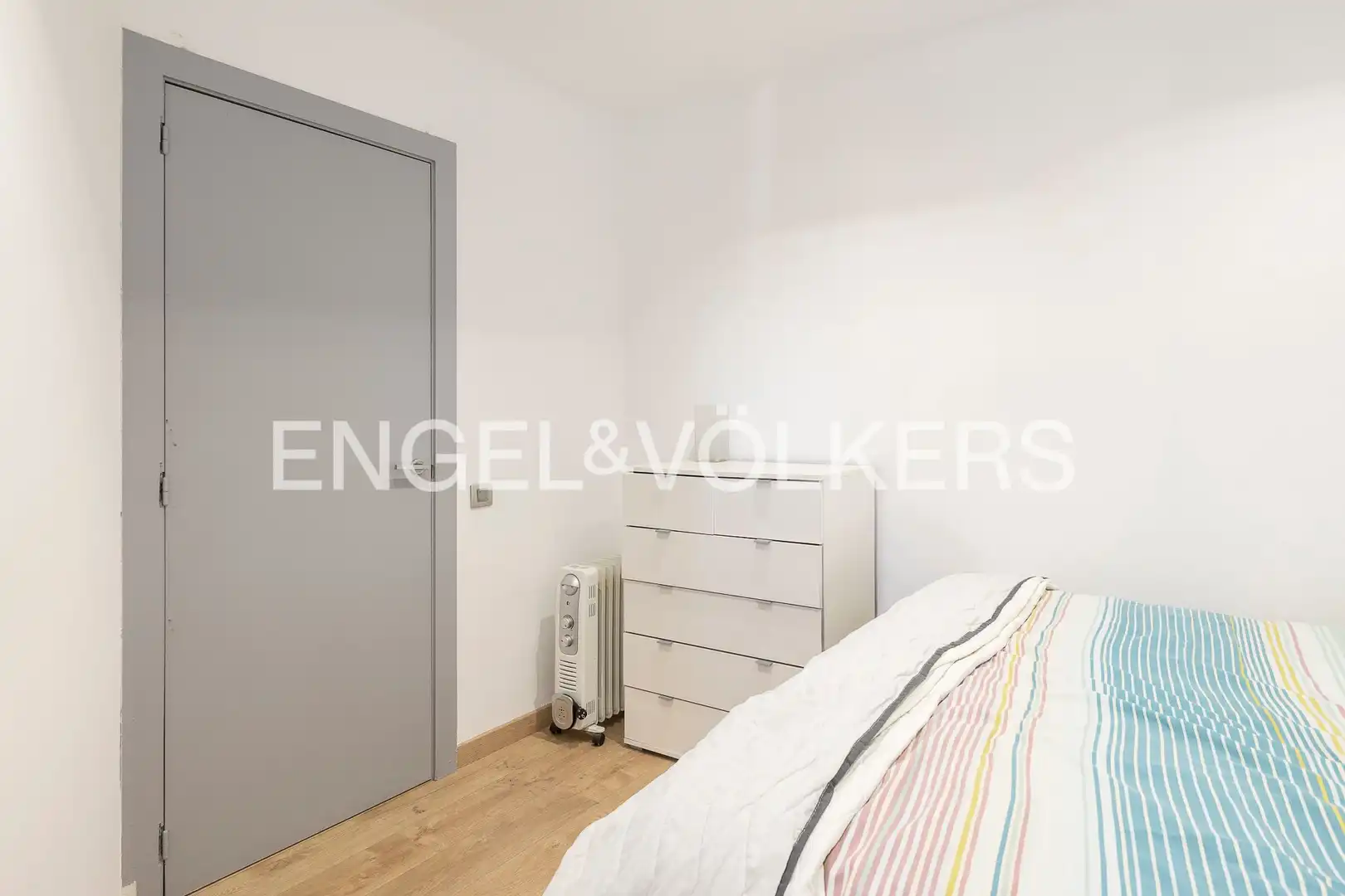 Bedroom of Flat for sale in Barcelona  with Air Conditioner, Heating and Balcony